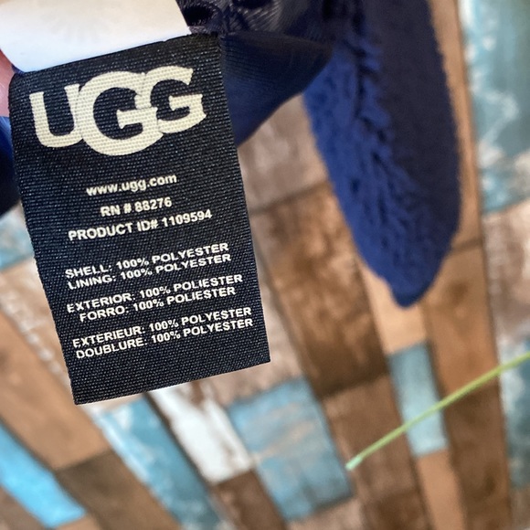 NWOT UGG medium fuzzy soft red white and blue jacket - Picture 11 of 16